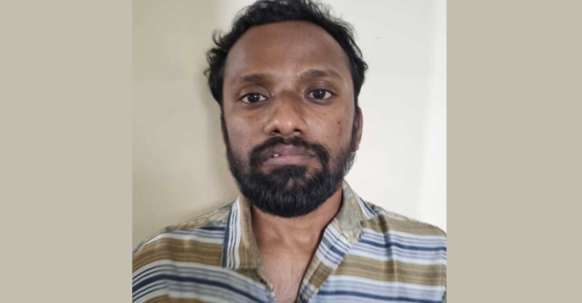 শিক্ষার্থীদের সামনে শিক্ষককে কুপিয়ে হত্যা