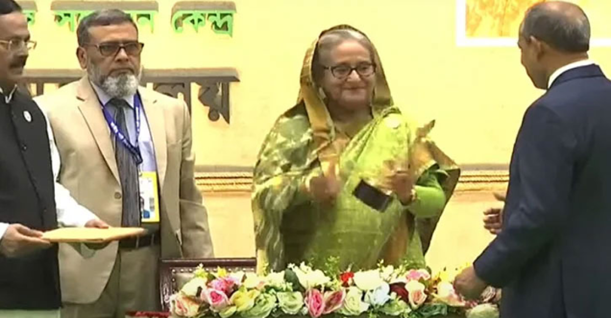 পুরস্কার পেলেন পাট খাতে অবদান রাখা ১১ ব্যক্তি ও প্রতিষ্ঠান