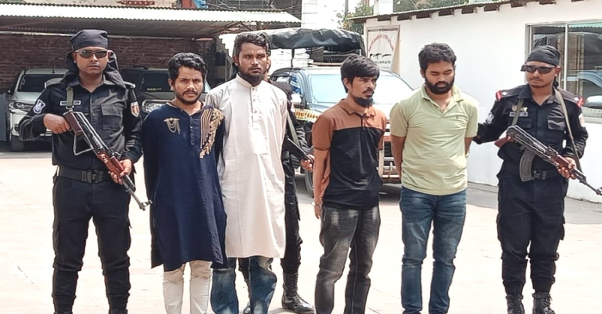 ‘আরসা’র শীর্ষ ৪ সন্ত্রাসী অস্ত্রসহ গ্রেফতার