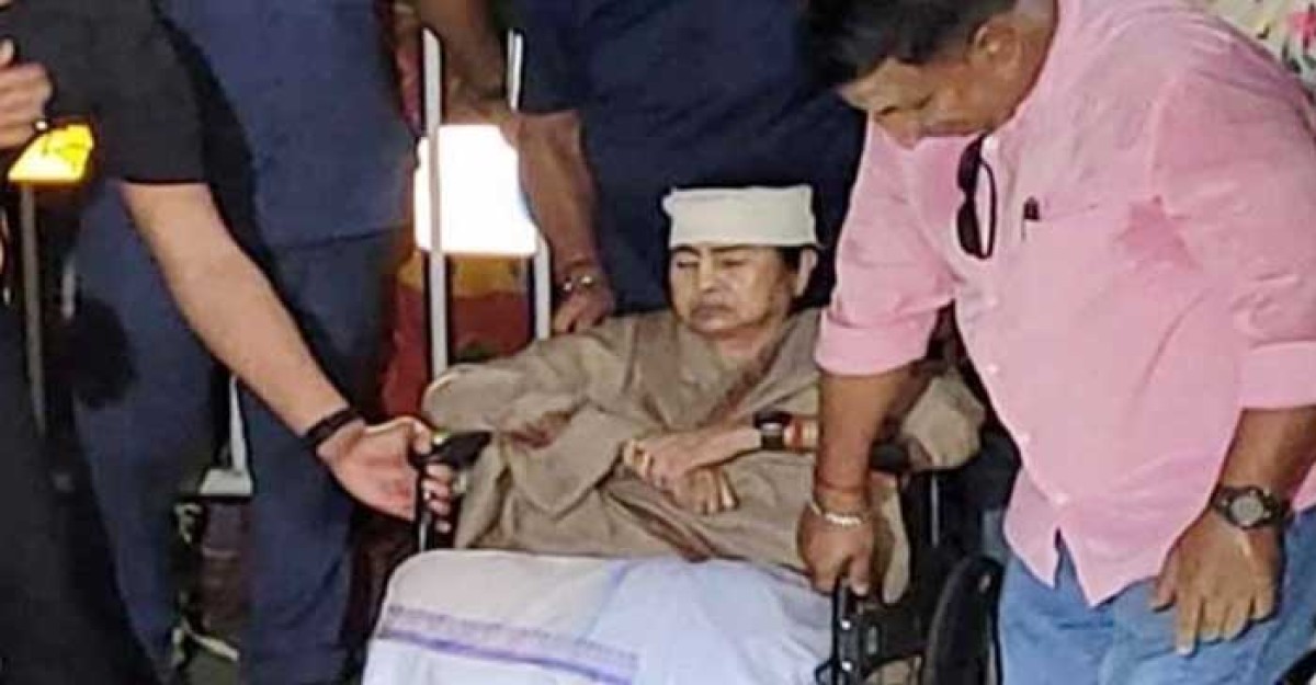 ব্যায়াম করতে গিয়ে কপাল ফাটল মমতার, নিলেন চারটি সেলাই