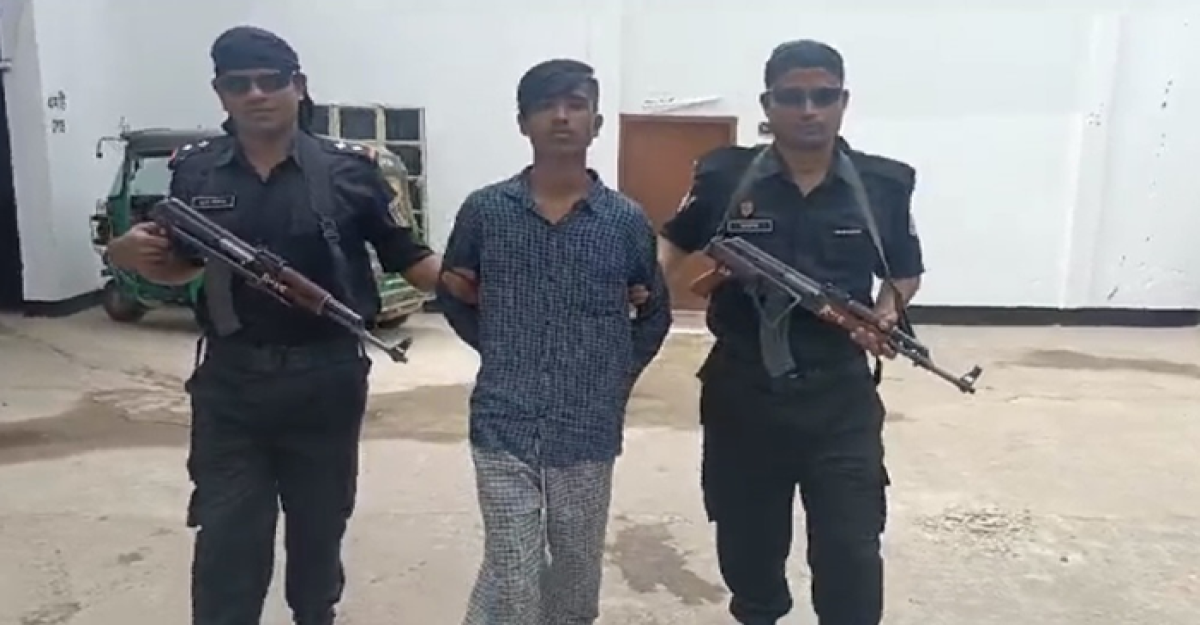 রামুতে অস্ত্রসহ ডাকাত দলের সদস্য আটক