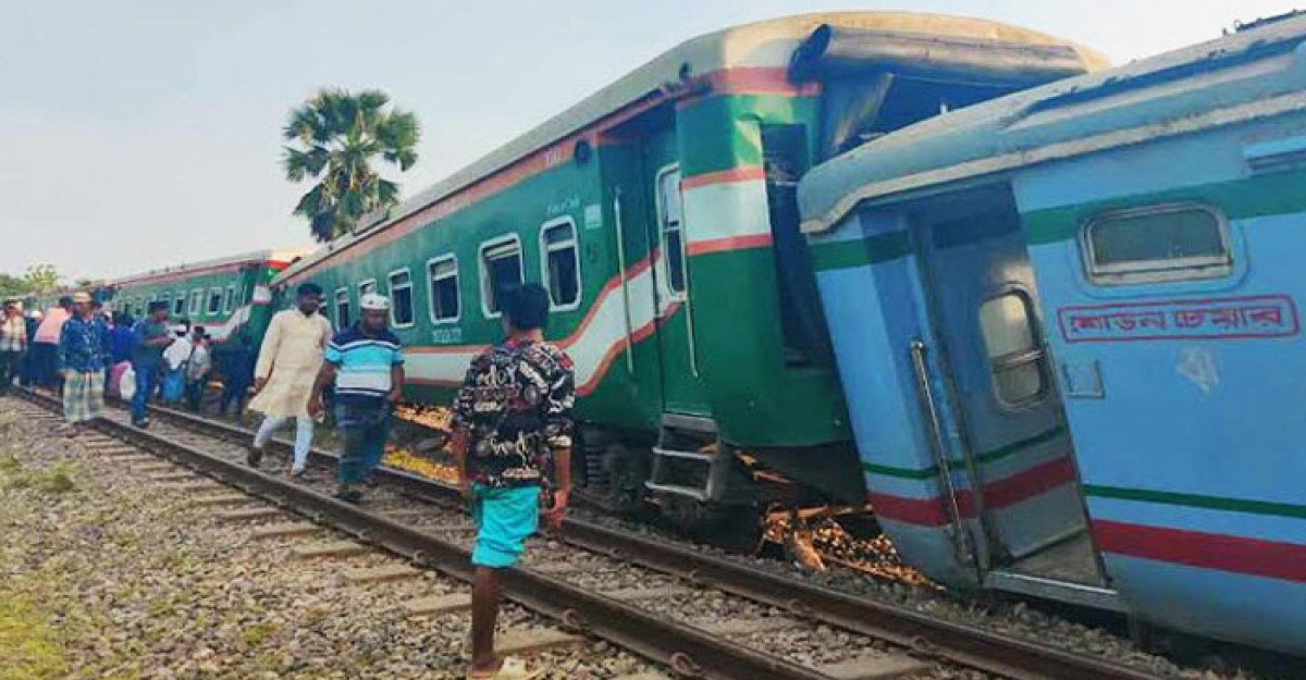 কুমিল্লায় বগি লাইনচ্যুত হওয়ার ১৫ ঘণ্টা পর ট্রেন চলাচল স্বাভাবিক