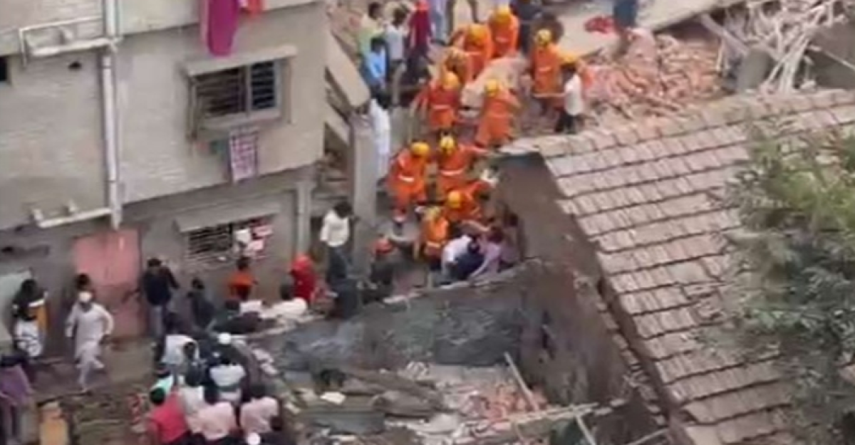 কলকাতায় বহুতল ভবন ভেঙে নিহত ২
