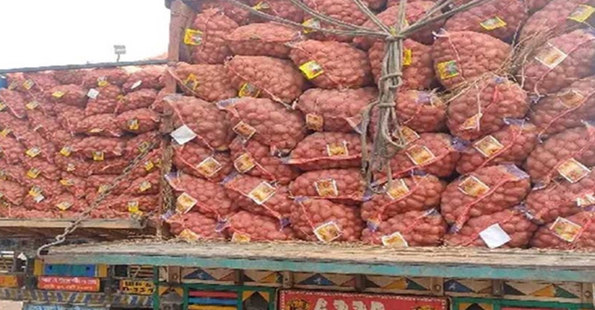 ভারত থেকে এলো আরও ৩০০ টন আলু