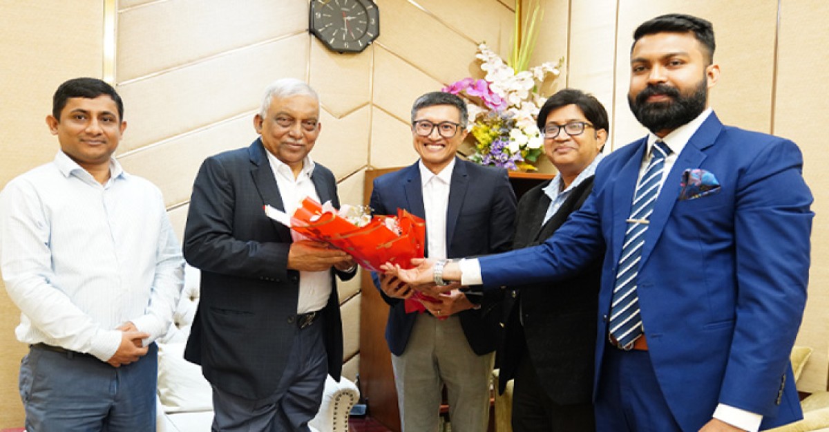 স্বরাষ্ট্রমন্ত্রীকে শুভেচ্ছা জানালেন সনি-র্যাংগ্সের ব্যবস্থাপনা পরিচালক একরাম