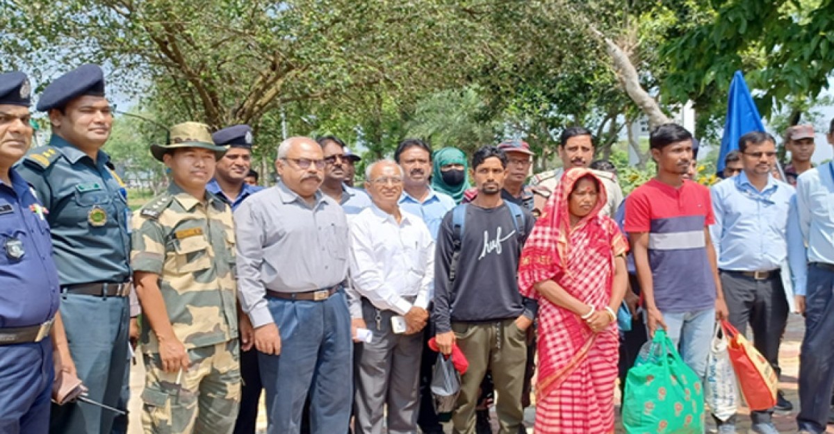 কারাভোগ শেষে দেশে ফিরলেন ভারতীয় মা-ছেলে