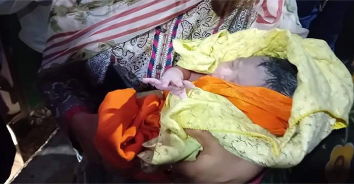 চলন্ত ট্রেনে সন্তান জন্ম দিলেন মা