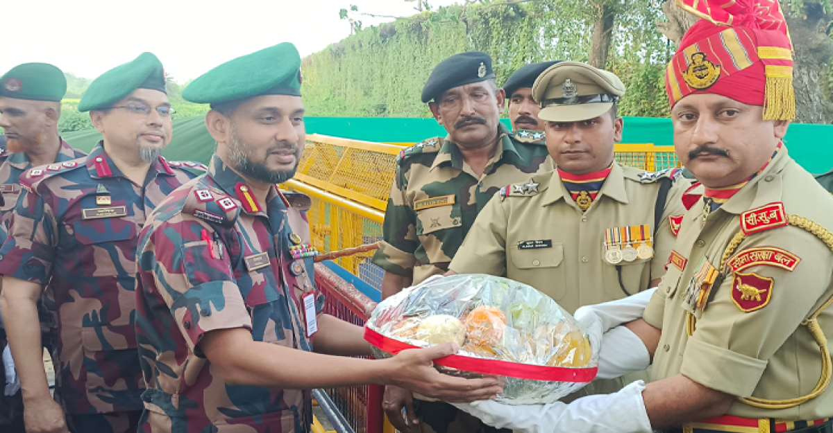 আখাউড়া সীমান্তে বিজিবি-বিএসএফ যৌথ রিট্রিট সিরিমনি