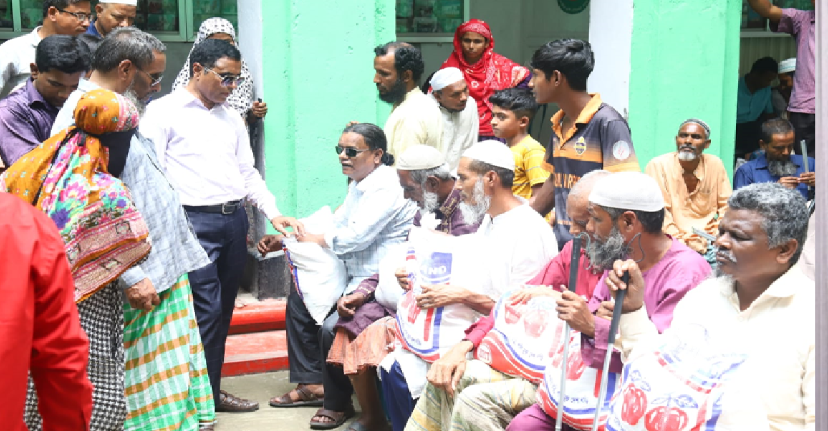 ৫ শতাধিক দৃষ্টি প্রতিবন্ধী পরিবারের মাঝে ঈদ উপহার বিতরণ
