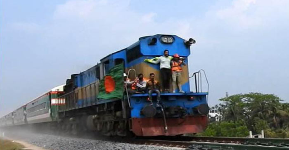 ভাঙ্গা থেকে রূপদিয়ার উদ্দেশ্যে ট্রায়াল ট্রেন ছেড়ে গেছে