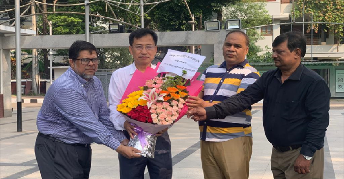 বঙ্গবন্ধু স্মৃতি সমাধিতে শ্রদ্ধা জানালেন উপজাতীয় শরণার্থী টাস্কফোর্সের চেয়ারম্যান সুদত্ত চাকমা
