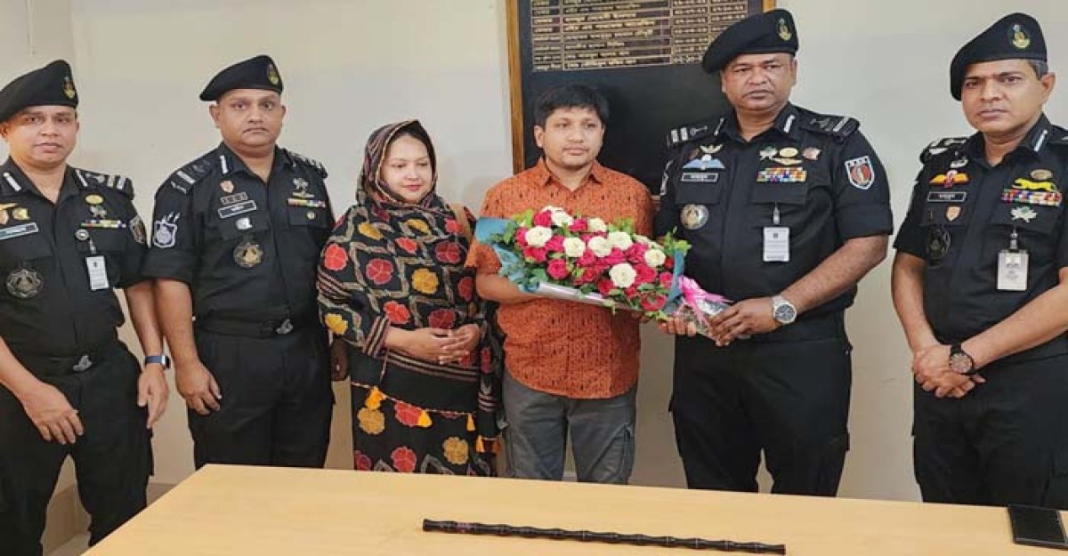 সোনালী ব্যাংকের অপহৃত সেই ম্যানেজারকে পরিবারের কাছে হস্তান্তর