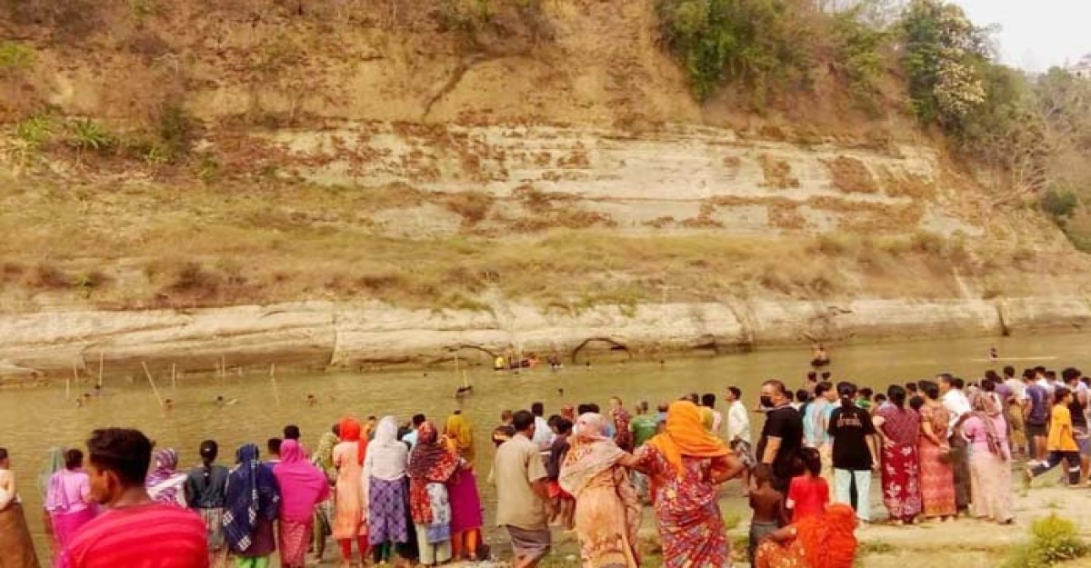 চরে খেলতে গিয়ে নদীতে ডুবে কিশোরের মৃত্যু