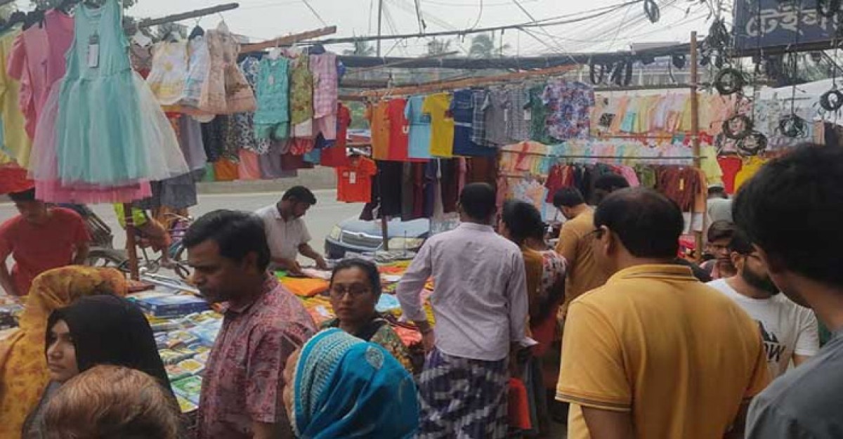 শেষ মুহূর্তে ঈদ কেনাকাটায় উপচেপড়া ভিড়
