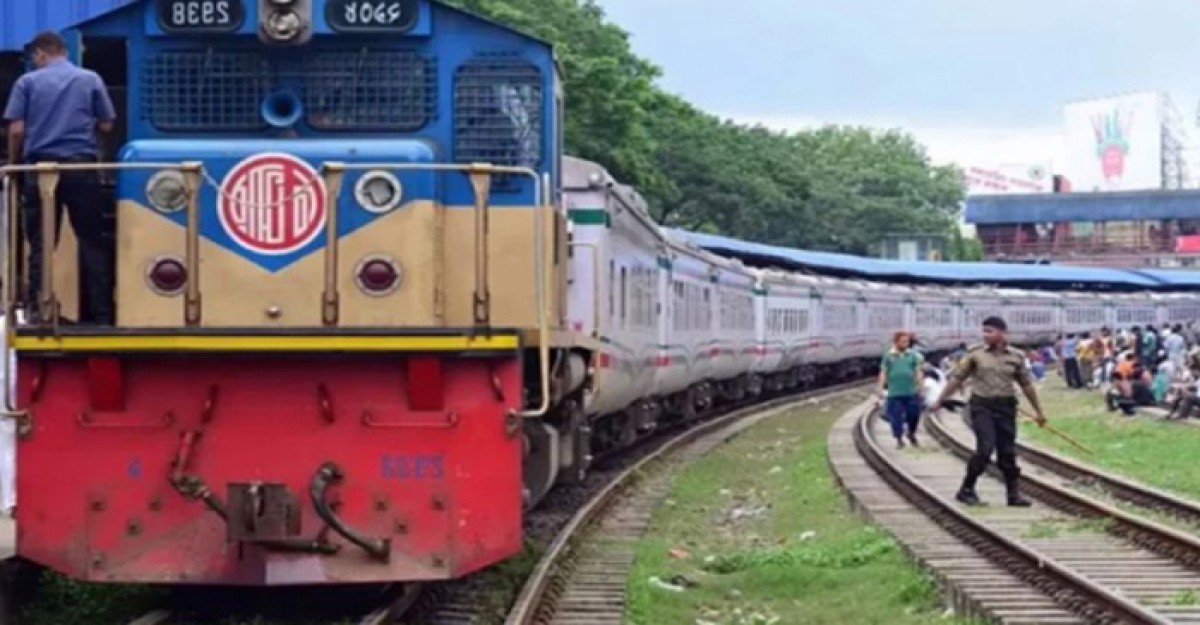 গরমে দুর্ঘটনা এড়াতে গতি কমিয়ে ট্রেন চালানোর নির্দেশ