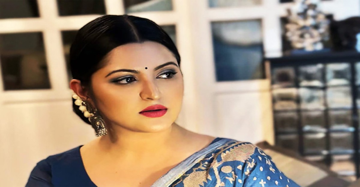 পার্সেল করে মদ নিতে না পারায় বোট ক্লাবে তান্ডব চালান পরিমনি