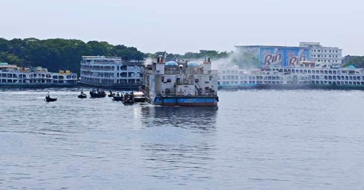 শ্যামবাজারঘাটে লঞ্চে আগুন