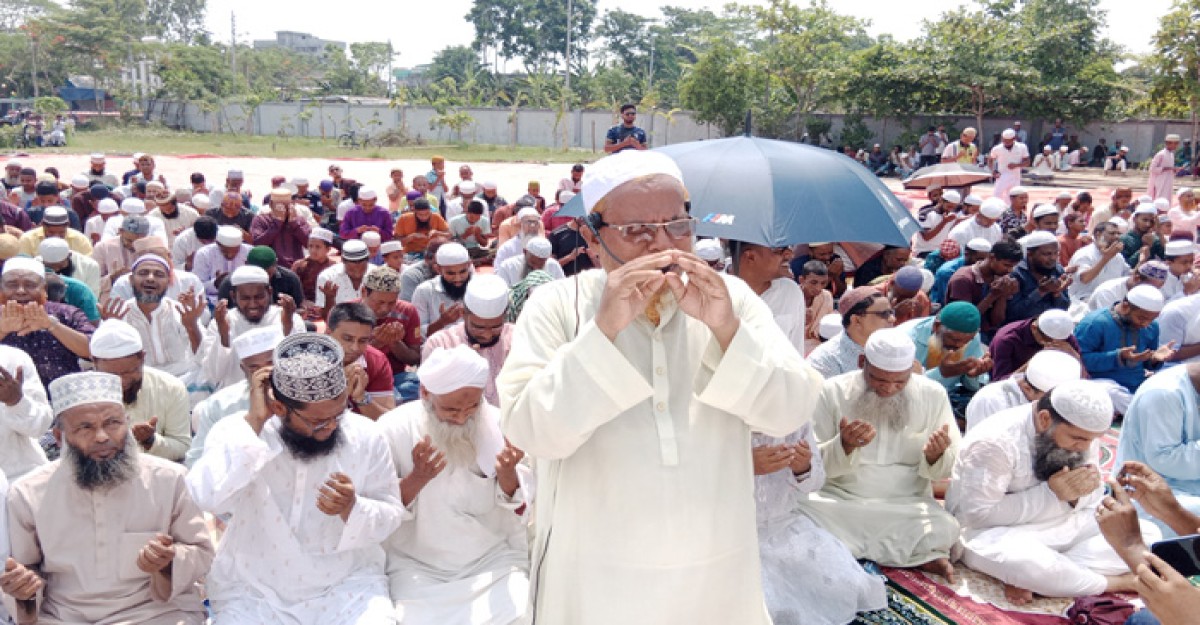 মোংলায় নামাজের মাধ্যমে আল্লাহর কাছে বৃষ্টির প্রার্থনা
