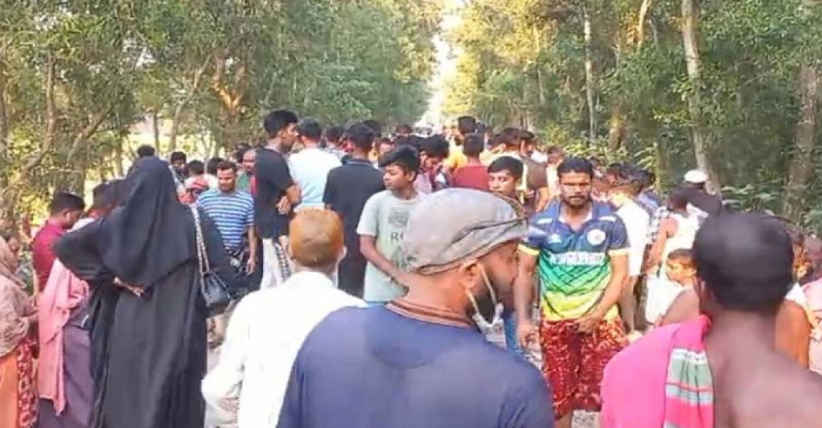 সন্তানকে নিয়ে ট্রেনের নিচে ঝাঁপ দিলেন মা