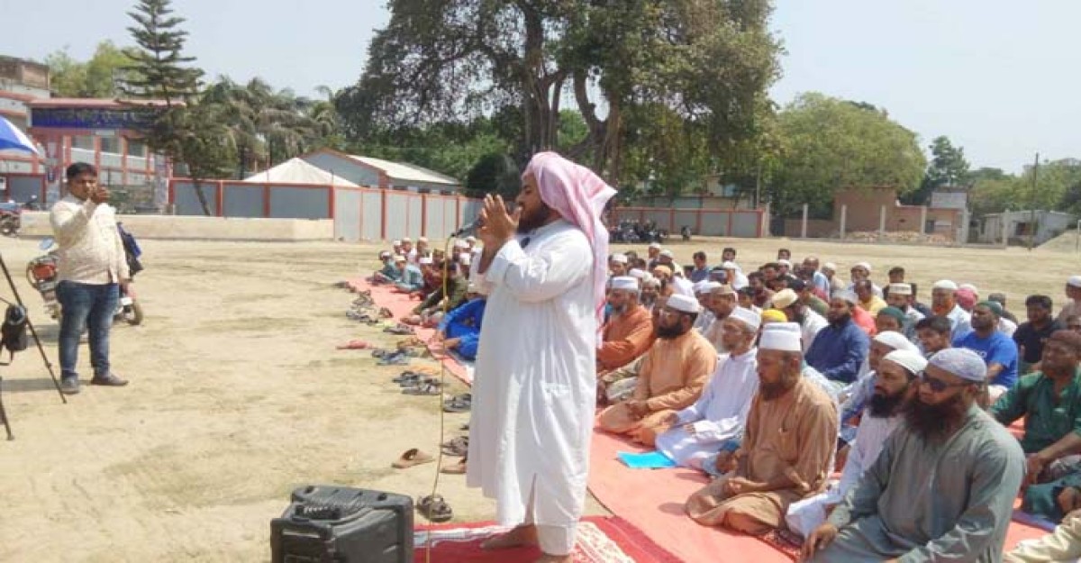 মেহেরপুরে বৃষ্টির জন্য ইসতিসকার নামাজ আদায়