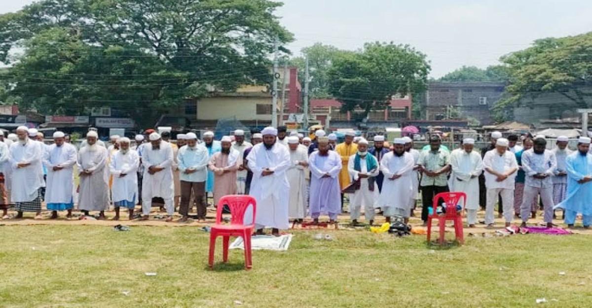 সদরপুরে বৃষ্টির জন্য ইসতিসকার নামাজ আদায়