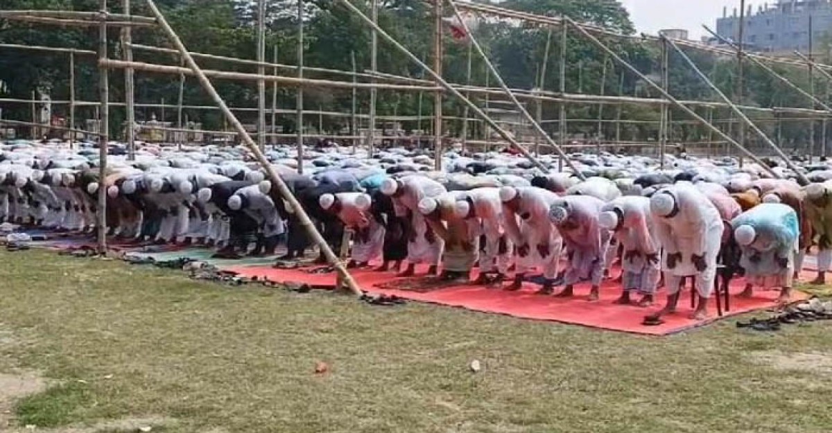 গাজীপুরে তীব্র তাপদাহে বৃষ্টির জন্য ইসতিসকার নামাজ আদায়