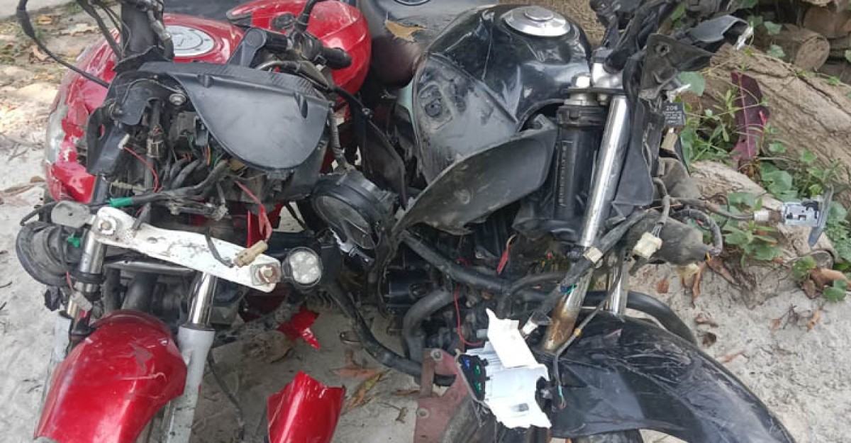 দুই মোটরসাইকেলের মুখোমুখি সংঘর্ষে প্রাণ গেল ২ জনের