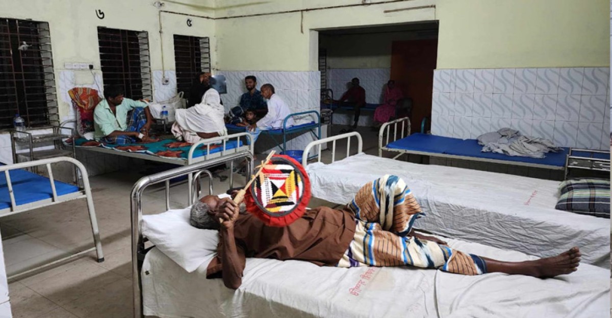 হাসপাতালের জেনারেটর চলে না, ভ্যাপসা গরমে অতিষ্ঠ রোগীরা