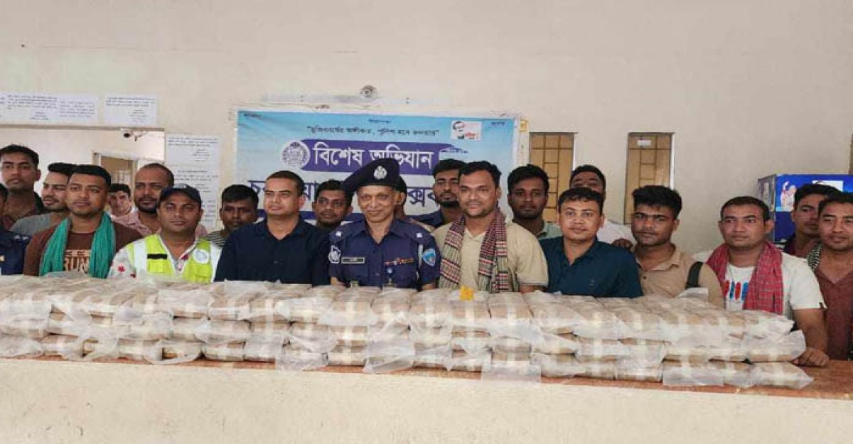 জেলের ছদ্মবেশে পুলিশের অভিযানে সাড়ে ১২ লাখ ইয়াবা উদ্ধার