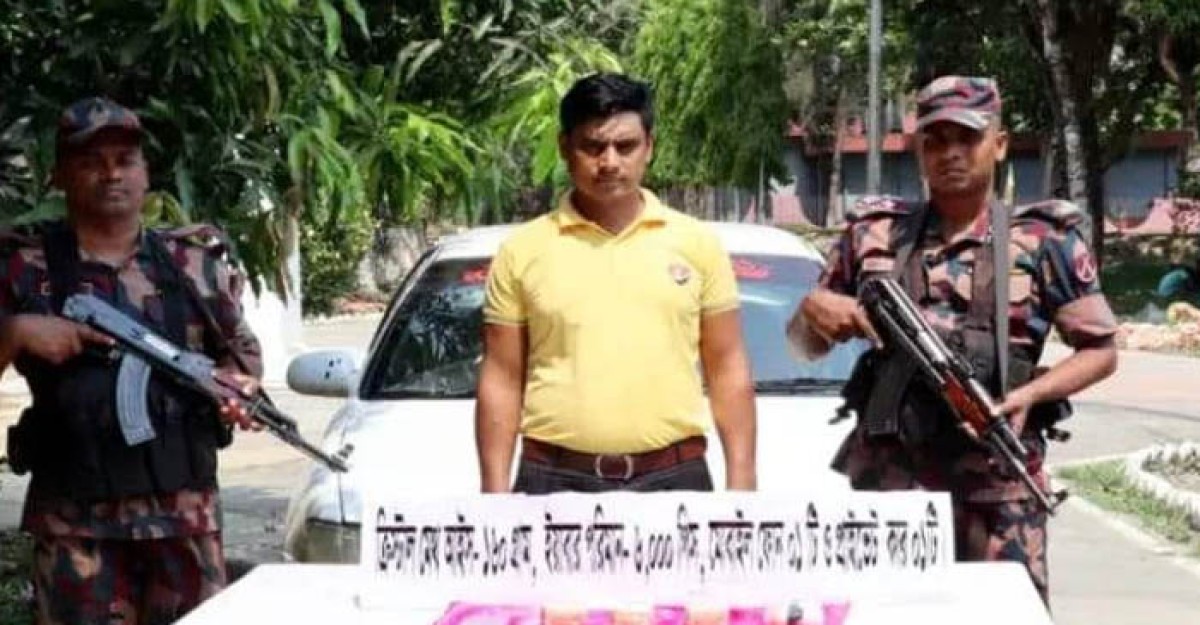 কক্সবাজারে ক্রিস্টাল মেথ-ইয়াবাসহ আটক ১
