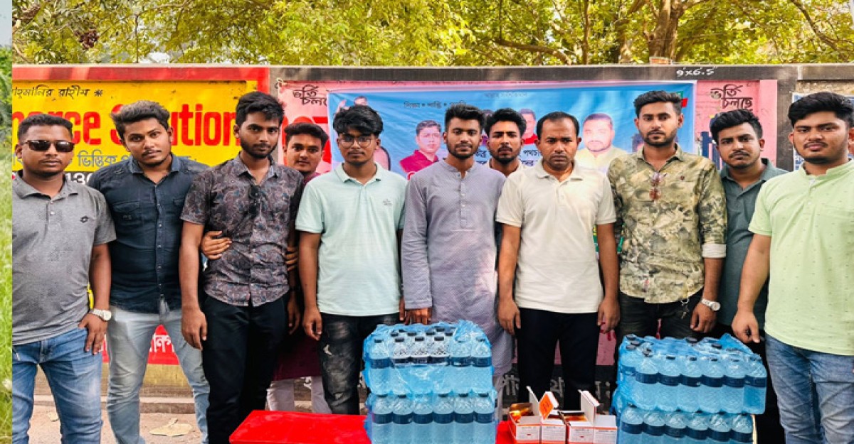 সরকারি এডওয়ার্ড কলেজ শাখা ছাত্রলীগের বিশুদ্ধ ঠান্ডা পানি ও খাবার স্যালাইন বিতরণ