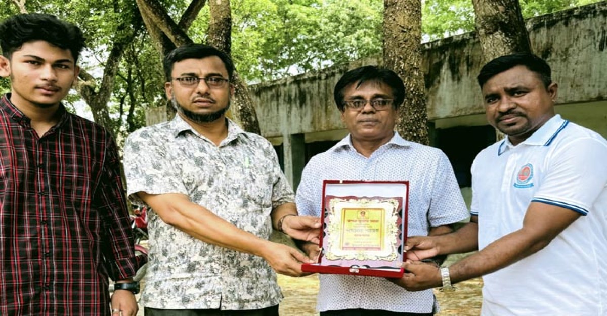 তপন কুমার সাহাকে বিদায়ী সংবর্ধনা দিলেন উৎসর্গ ফাউন্ডেশন