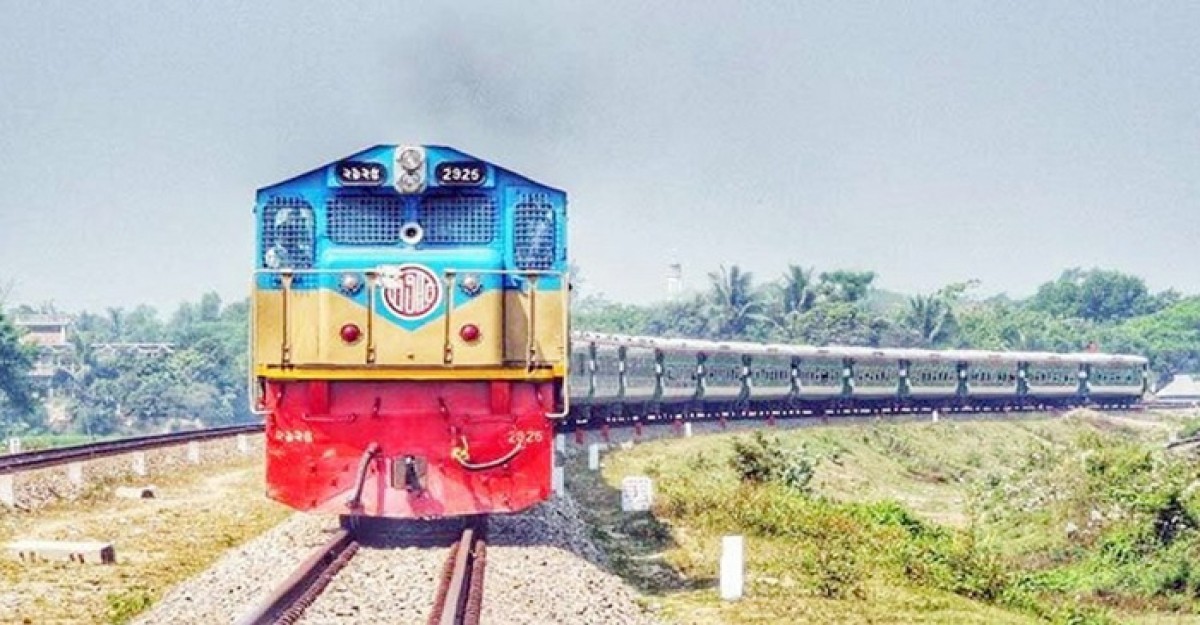 সাড়ে ৩১ ঘণ্টা পর ঢাকার সঙ্গে রেল যোগাযোগ স্বাভাবিক