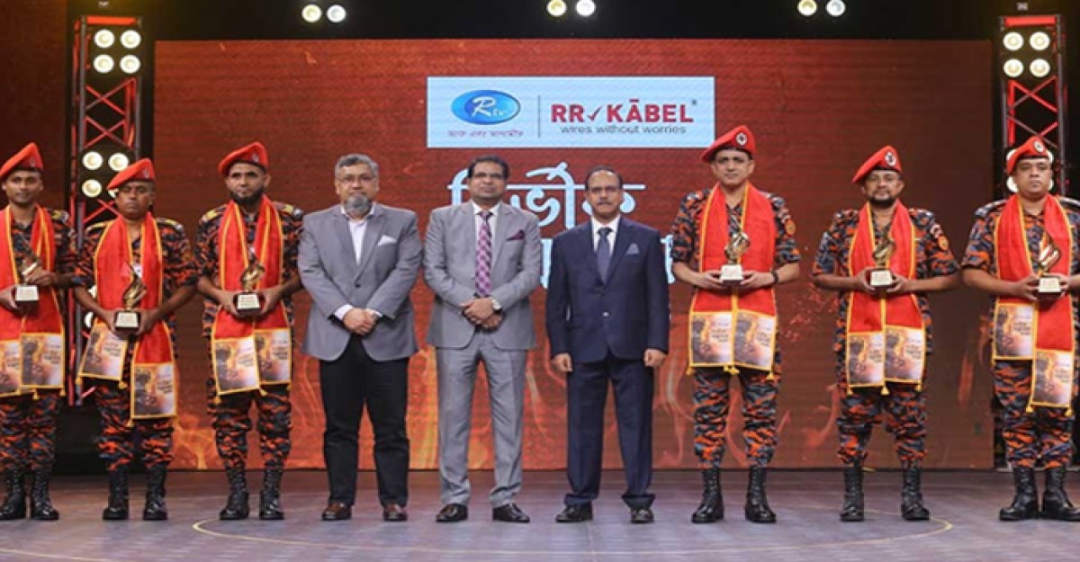 আরটিভি নির্ভীক সম্মাননা পেল ৬ অগ্নিসেনা