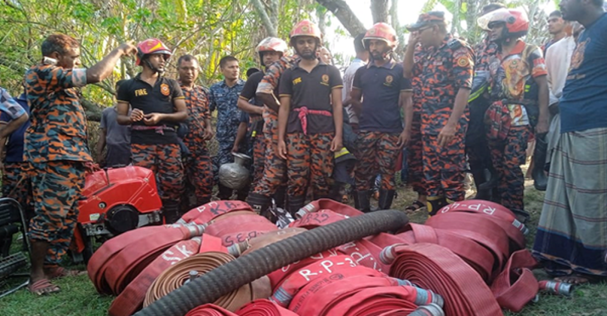 সুন্দরবনের আগুন নিয়ন্ত্রণে পানি সংকট
