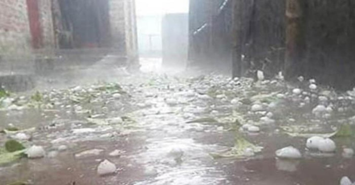 মধ্যরাতে রাজধানীতে বজ্রসহ শিলা বৃষ্টি