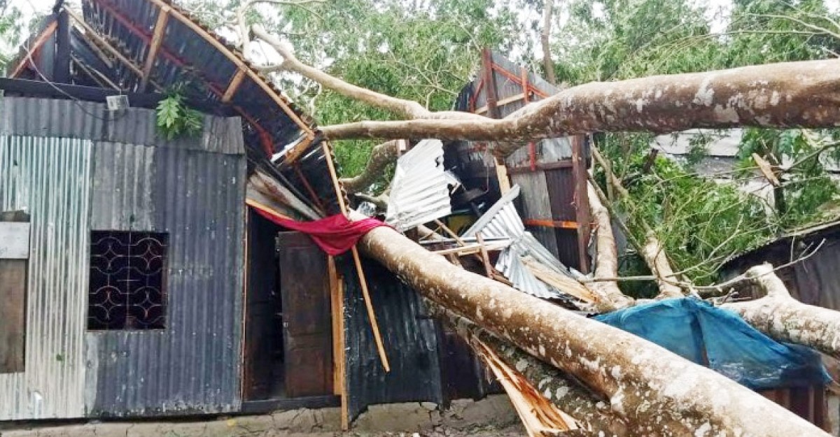 সারাদেশে ঝড় ও বজ্রপাতে মা-ছেলেসহ প্রাণ গেল ৯ জনের