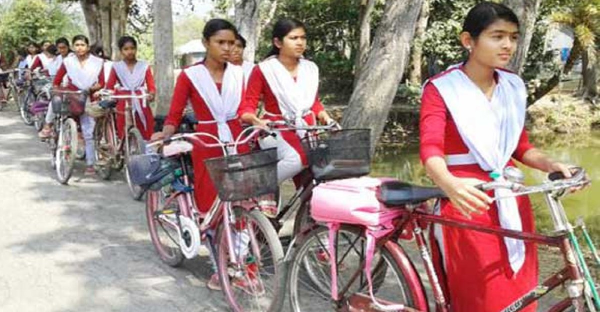 ১৬ হাজার স্কুলগামী ছাত্রীদের বাইসাইকেল দেবে সরকার