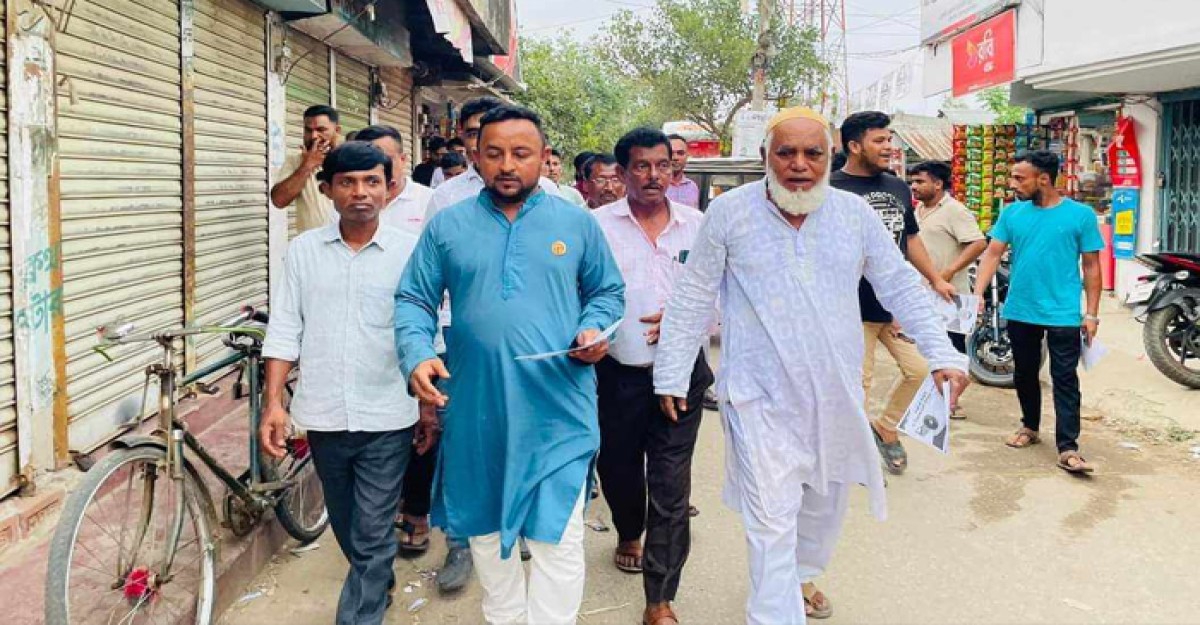ভোটারদের মন জোগাতে ব্যস্ত সময় কাটাচ্ছেন শাপলু