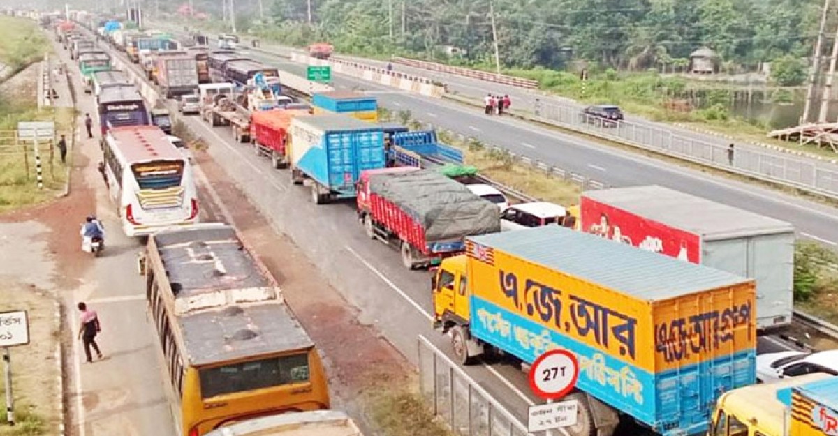 বজ্রপাতে পদ্মা সেতুর টোলপ্লাজায় ত্রুটি, তীব্র যানজট