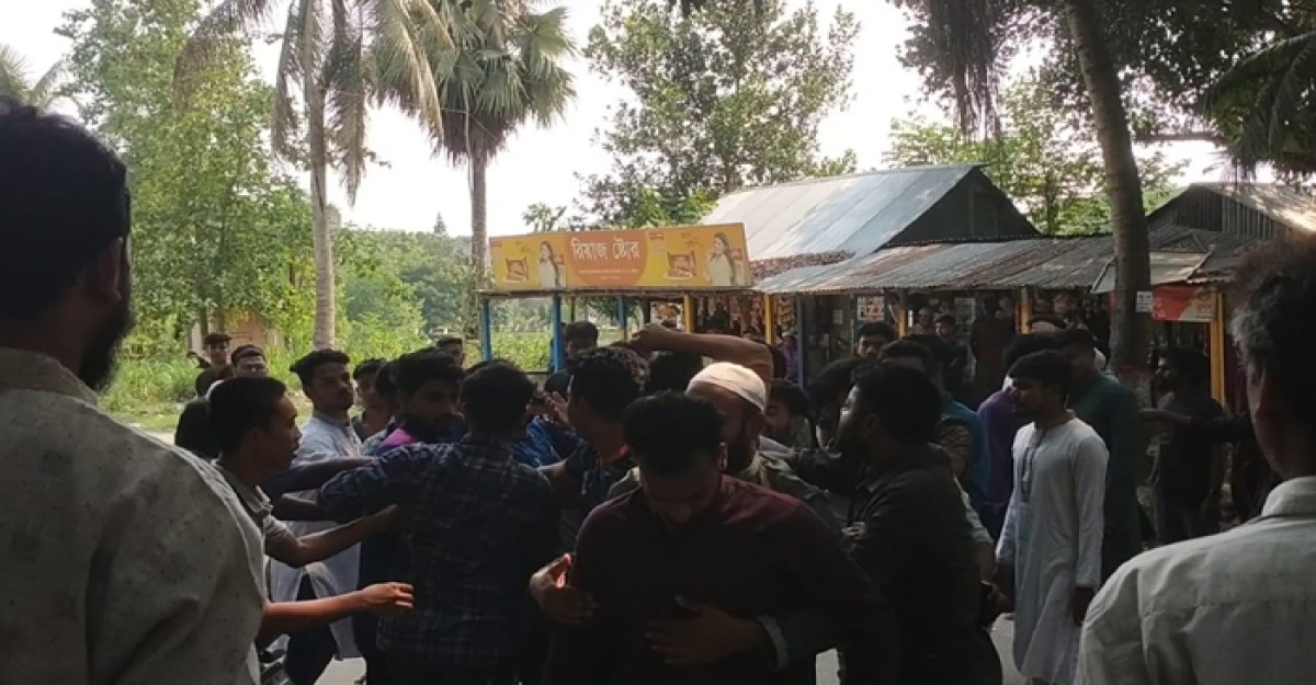 গায়ে ঝোল পড়াকে কেন্দ্র করে ইবিতে জুনিয়র-সিনিয়র মারামারি