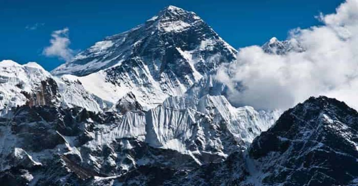 মৃত্যুর কোলে ঢলে পড়লেন দুই এভারেস্ট জয়ী