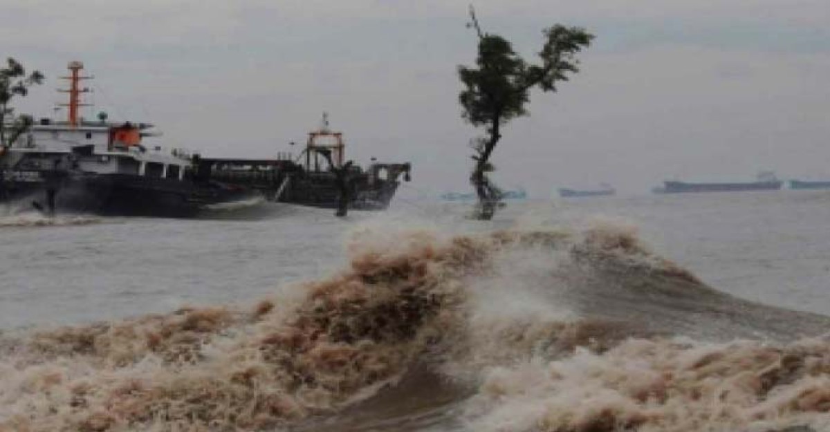 সেন্টমার্টিনে বেড়েছে বৃষ্টি ও ঝড়ো হাওয়া