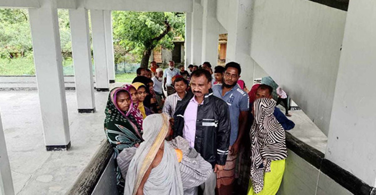 রেমালের তাণ্ডবে কুয়াকাটায় প্রাণ গেল একজনের