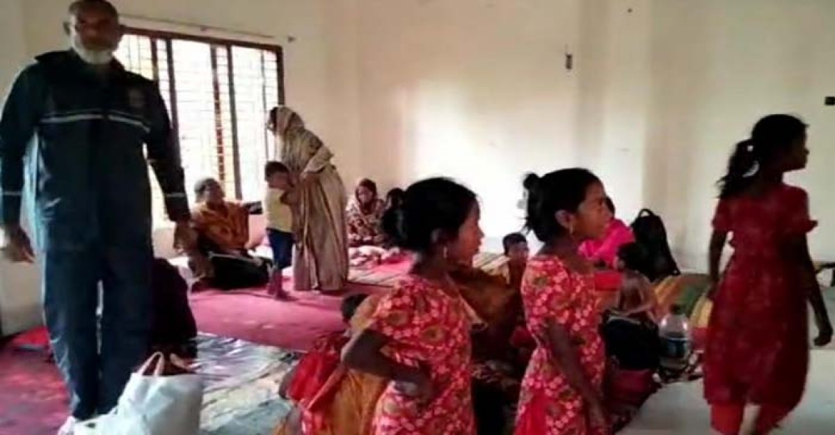 বাগেরহাটে আশ্রয় কেন্দ্রে ছুটছে মানুষ
