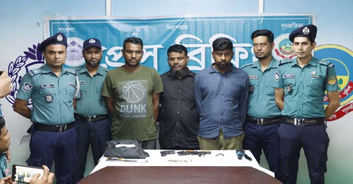 গাজীপুরে বিদেশি পিস্তল-রিভলবারসহ গ্রেফতার ৩