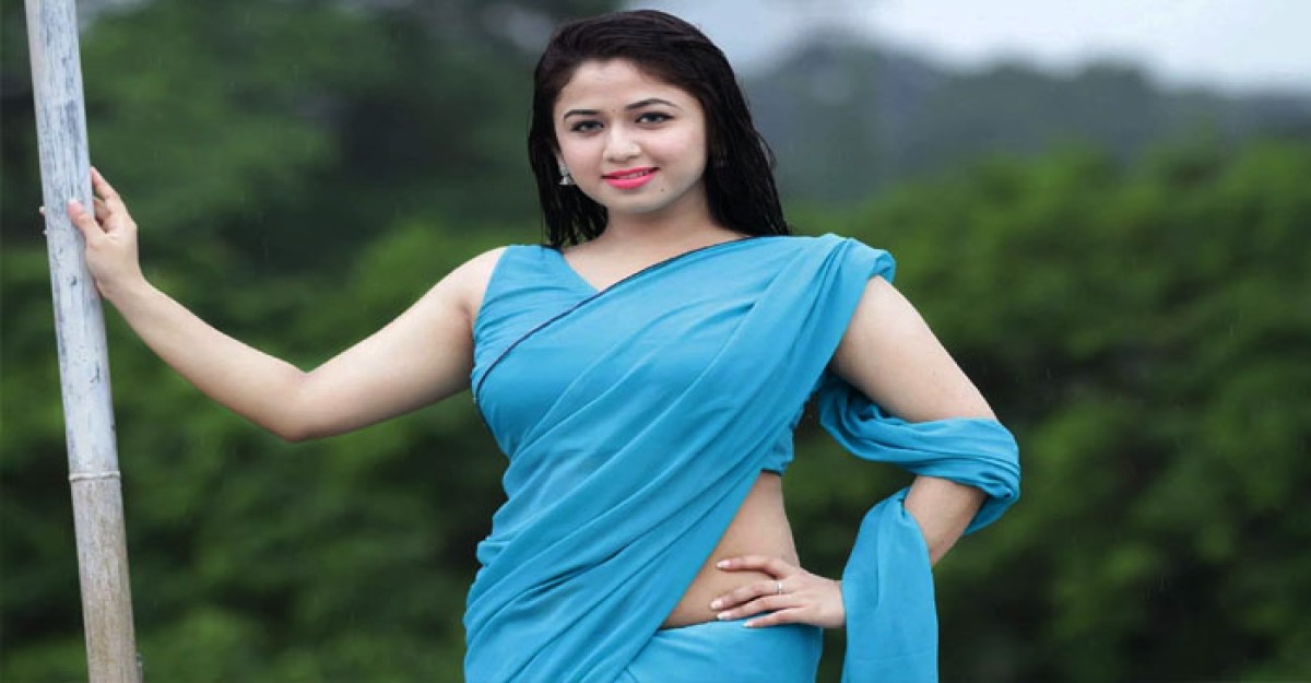 প্রফেশনটা খুব লোভনীয়, বাসায় বসে টাকা আয় করা যায়: ফারিয়া শাহরিন