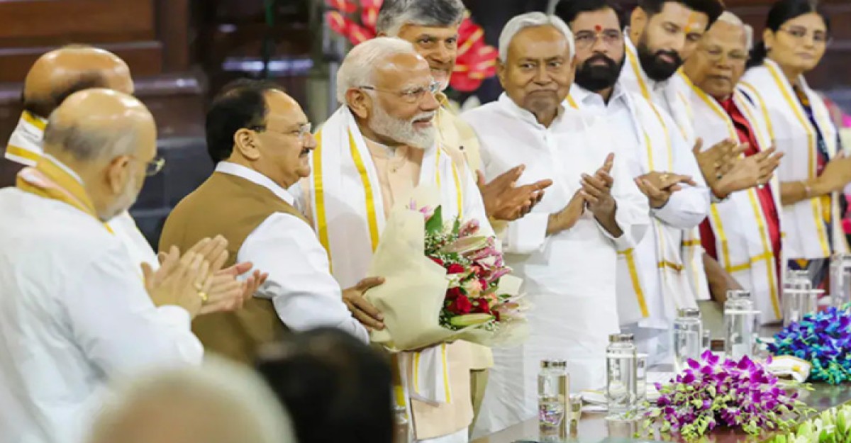 নরেন্দ্র মোদির নতুন মন্ত্রিসভায় শপথ নিলেন যারা