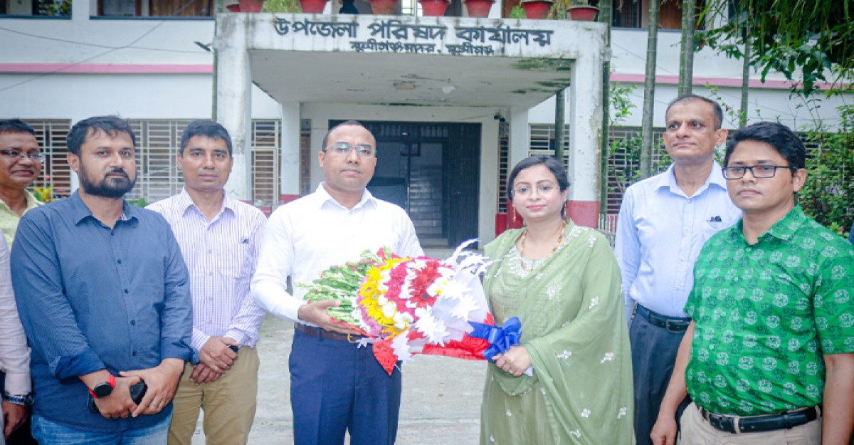 মুন্সীগঞ্জ জেলা প্রশাসকের বৃক্ষরোপণ ও জাতীয় ফল মেলার স্টল পরিদর্শন