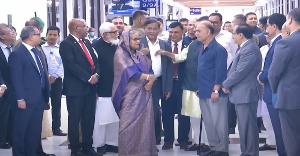 দেশে ফিরেছেন প্রধানমন্ত্রী